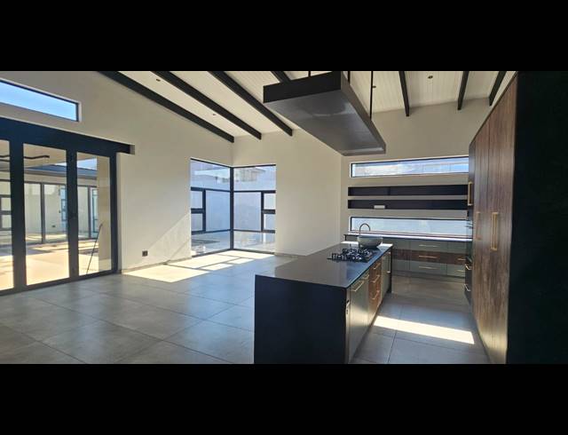 3 BEDROOM FREESTANDING FOR SALE IN CASHAN